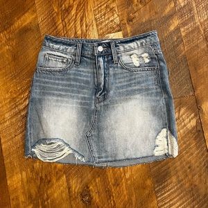 Like new denim mini skirt. Daytrip from the Buckle. Size small.